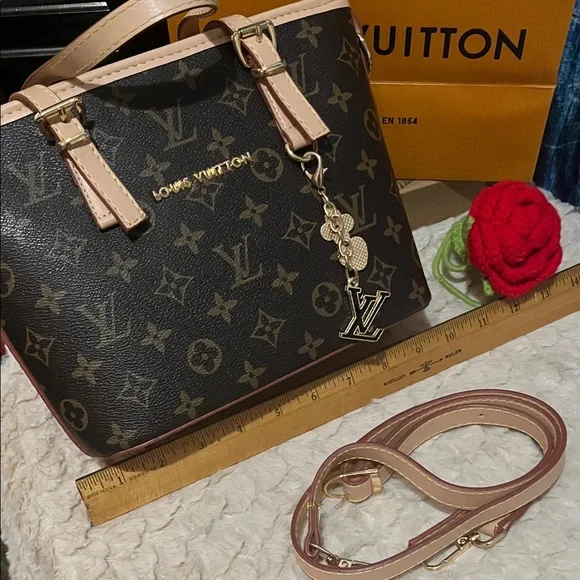 nwt Monogram Canvas Tote - Picture 2 of 4